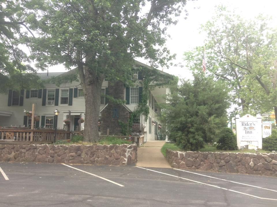 Rider'S Inn Painesville Exterior photo